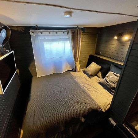 Modernus Kambarys Barzoje Ant Nemuno Hotell Kaunas Exteriör bild
