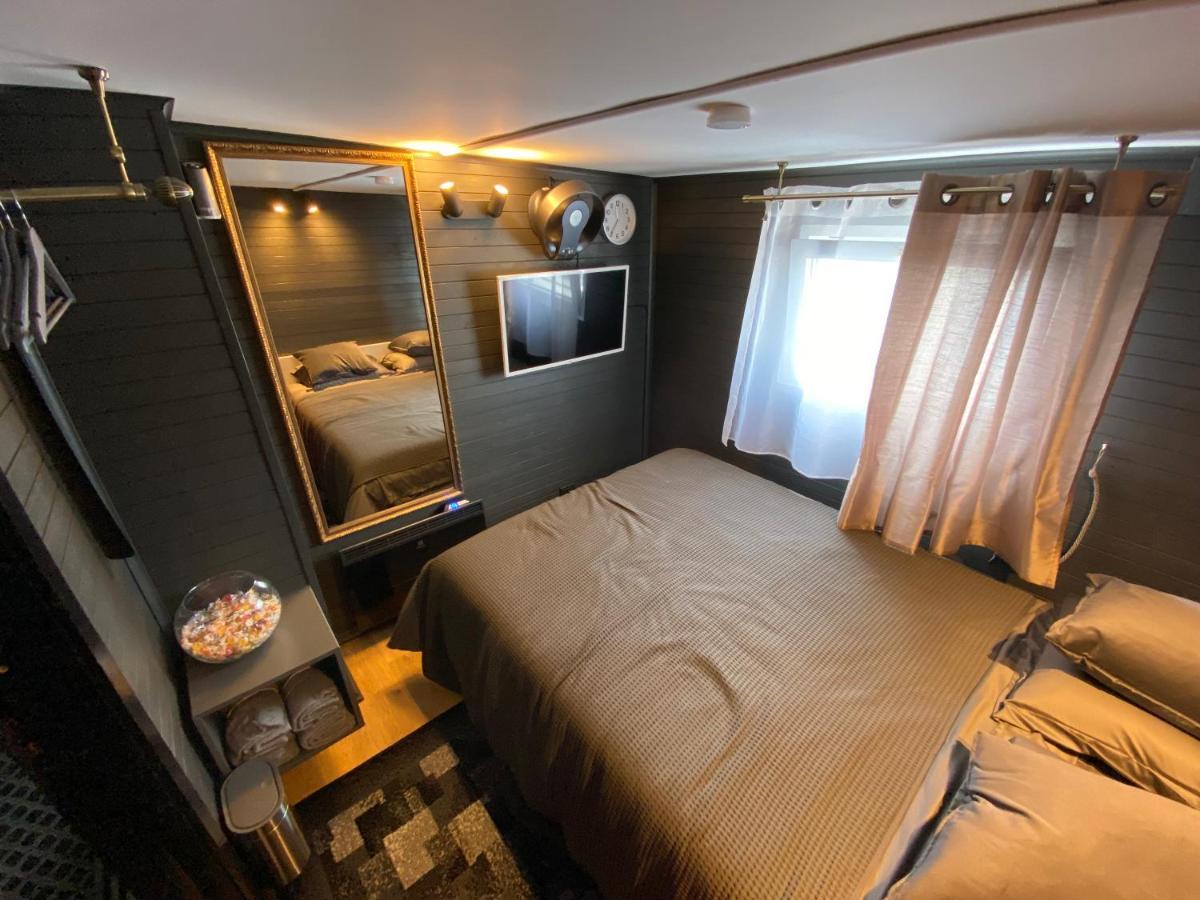 Modernus Kambarys Barzoje Ant Nemuno Hotell Kaunas Exteriör bild