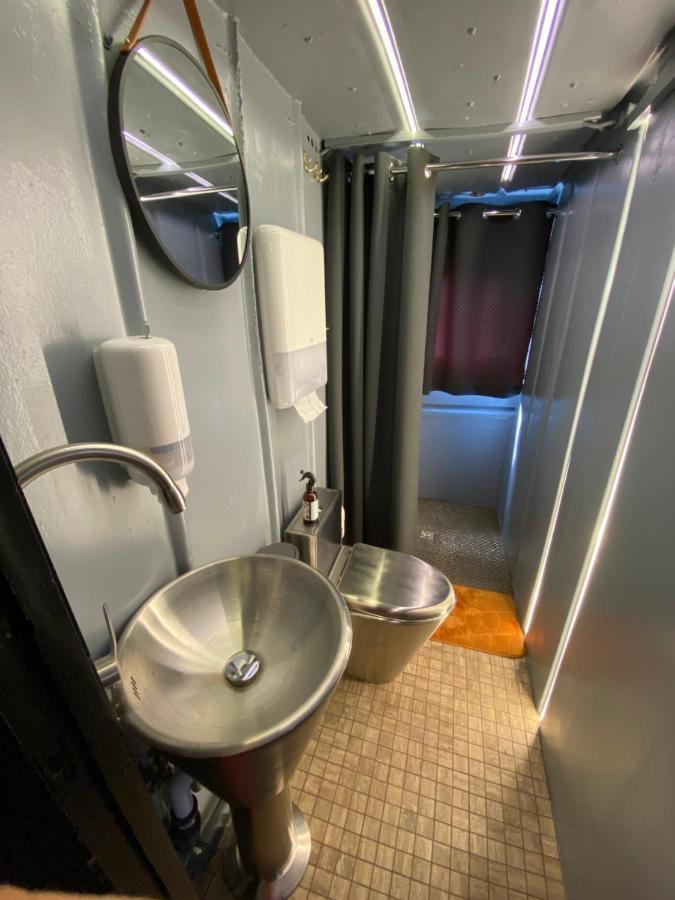 Modernus Kambarys Barzoje Ant Nemuno Hotell Kaunas Exteriör bild