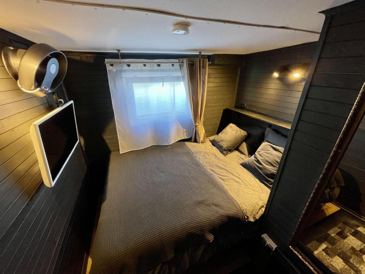 Modernus Kambarys Barzoje Ant Nemuno Hotell Kaunas Exteriör bild