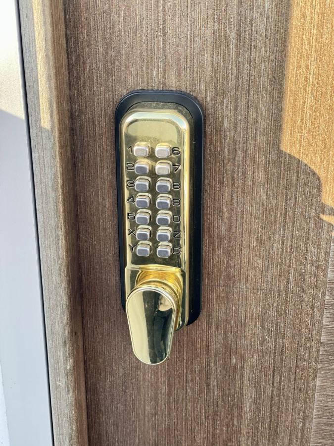 Modernus Kambarys Barzoje Ant Nemuno Hotell Kaunas Exteriör bild